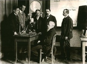 Wilhelm Wundt im Kreis seiner Mitarbeiter, Foto, ca. 1908