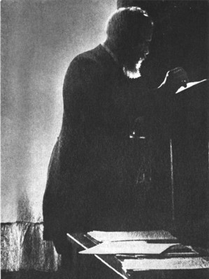 Wilhelm Wundt am Stehpult, Foto, nicht näher datiert